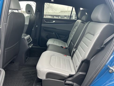 Certified 2025 Volkswagen Atlas Cross Sport SEL R-Line image 25
