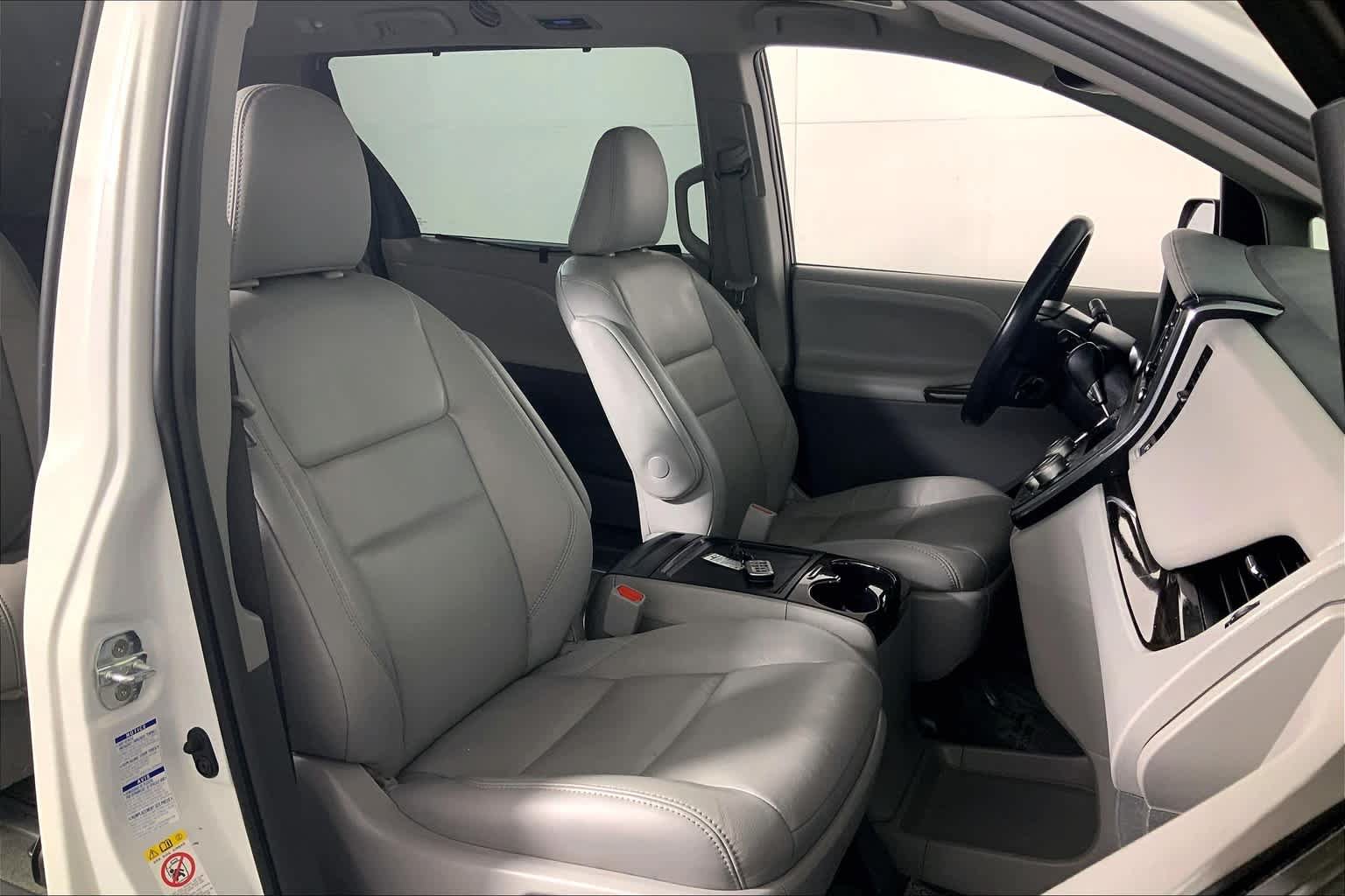 Used 2018 Toyota Sienna XLE Premium w/ Outdoor Package AWD/4WD image 9