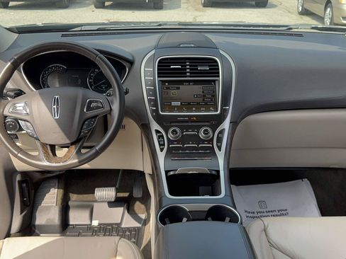 Used 2017 Lincoln MKX Select w/ Select Plus Package FWD image 10