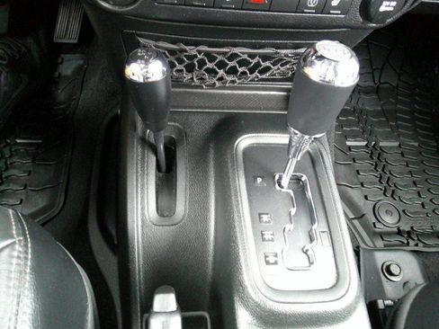 Used 2018 Jeep Wrangler Unlimited Sahara AWD/4WD image 61