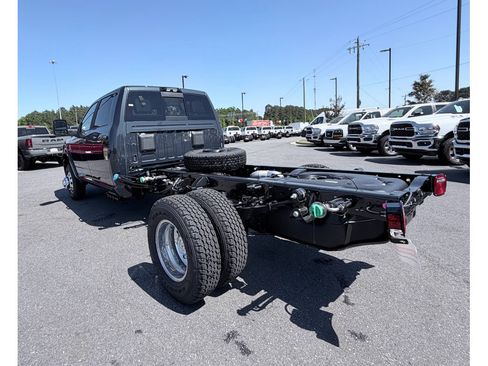New 2026 RAM 3500 Big Horn AWD/4WD image 7