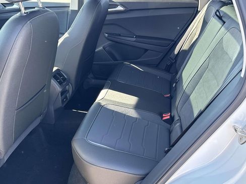 New 2025 Volkswagen Taos SE AWD/4WD image 8