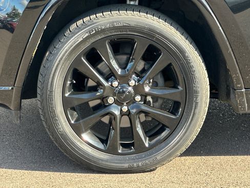Used 2018 Jeep Grand Cherokee Altitude AWD/4WD image 24