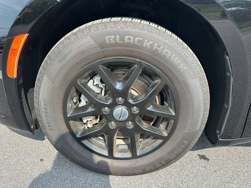 Used 2024 Chrysler Pacifica Touring-L FWD image 13