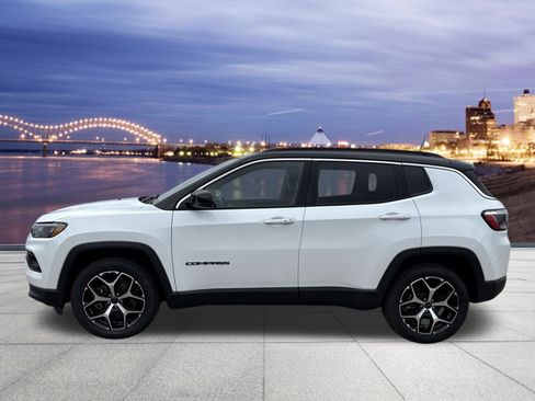 Used 2025 Jeep Compass Limited AWD/4WD image 2