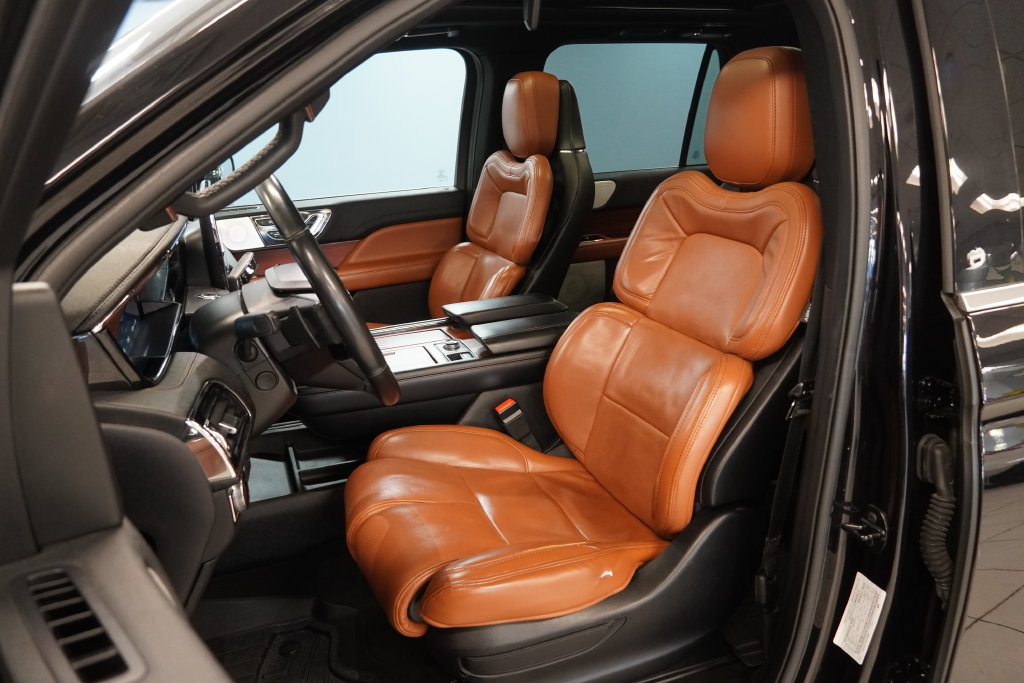 Used 2020 Lincoln Navigator L Reserve AWD/4WD image 3