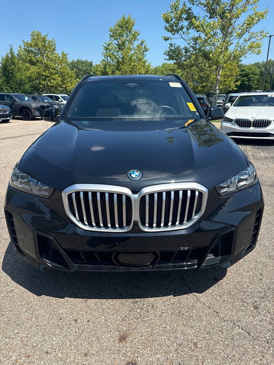Used 2026 BMW X5 xDrive50e AWD/4WD image 2