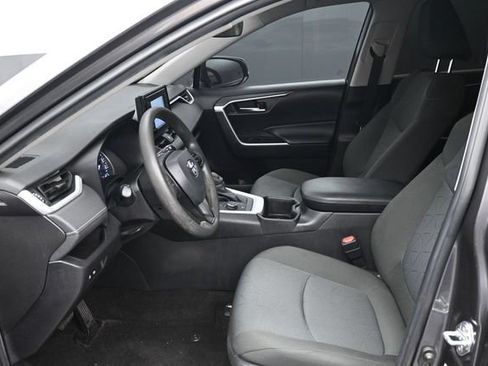 Used 2022 Toyota RAV4 XLE AWD/4WD image 25