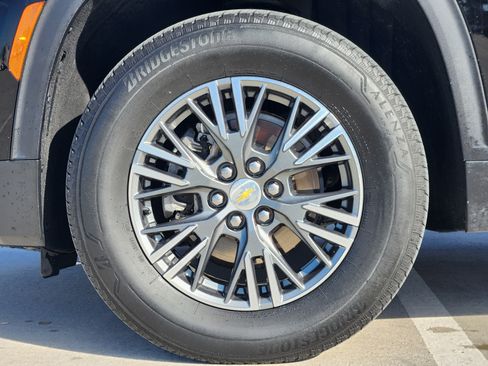 Used 2024 Chevrolet Traverse LT image 12