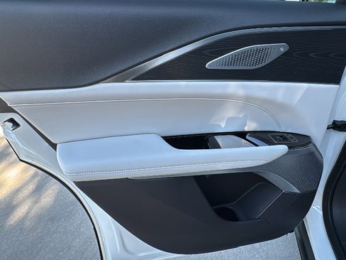 Used 2025 Cadillac Lyriq Luxury image 23