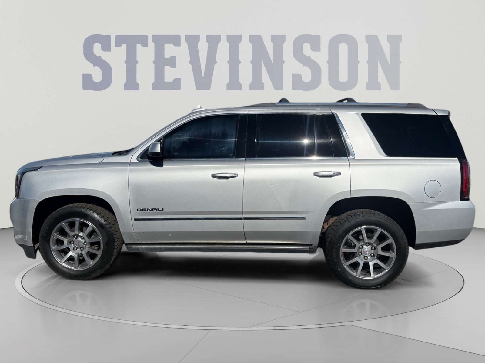 Used 2015 GMC Yukon Denali w/ Premium Package AWD/4WD image 2