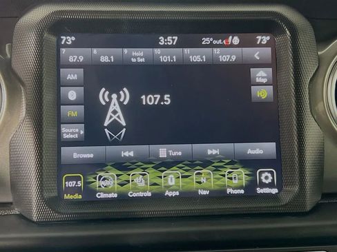 Used 2021 Jeep Gladiator Overland image 16