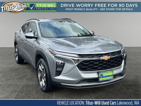 Used 2025 Chevrolet Trax LT w/ LT Convenience Package image 1