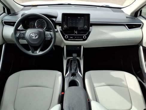 Used 2022 Toyota Corolla Cross L image 11