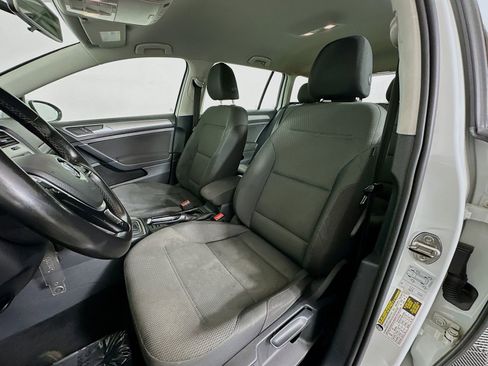 Used 2016 Volkswagen Golf S image 19