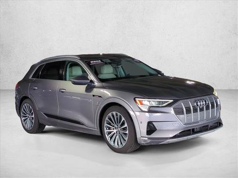 Used 2019 Audi e-tron Prestige w/ Prestige Package AWD/4WD image 3