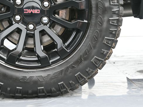 Used 2022 GMC Sierra 1500 AT4X image 44