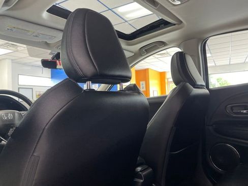 Used 2021 Honda HR-V Touring image 16