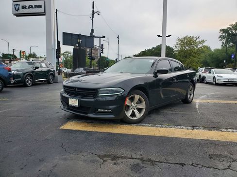 Used 2016 Dodge Charger SXT RWD image 3
