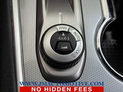 Used 2019 Nissan Pathfinder SL image 35