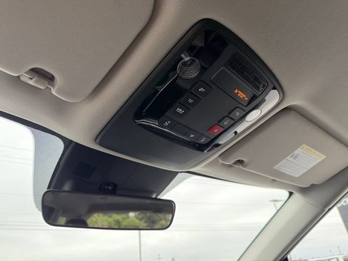 Certified 2025 Kia Carnival FWD image 23