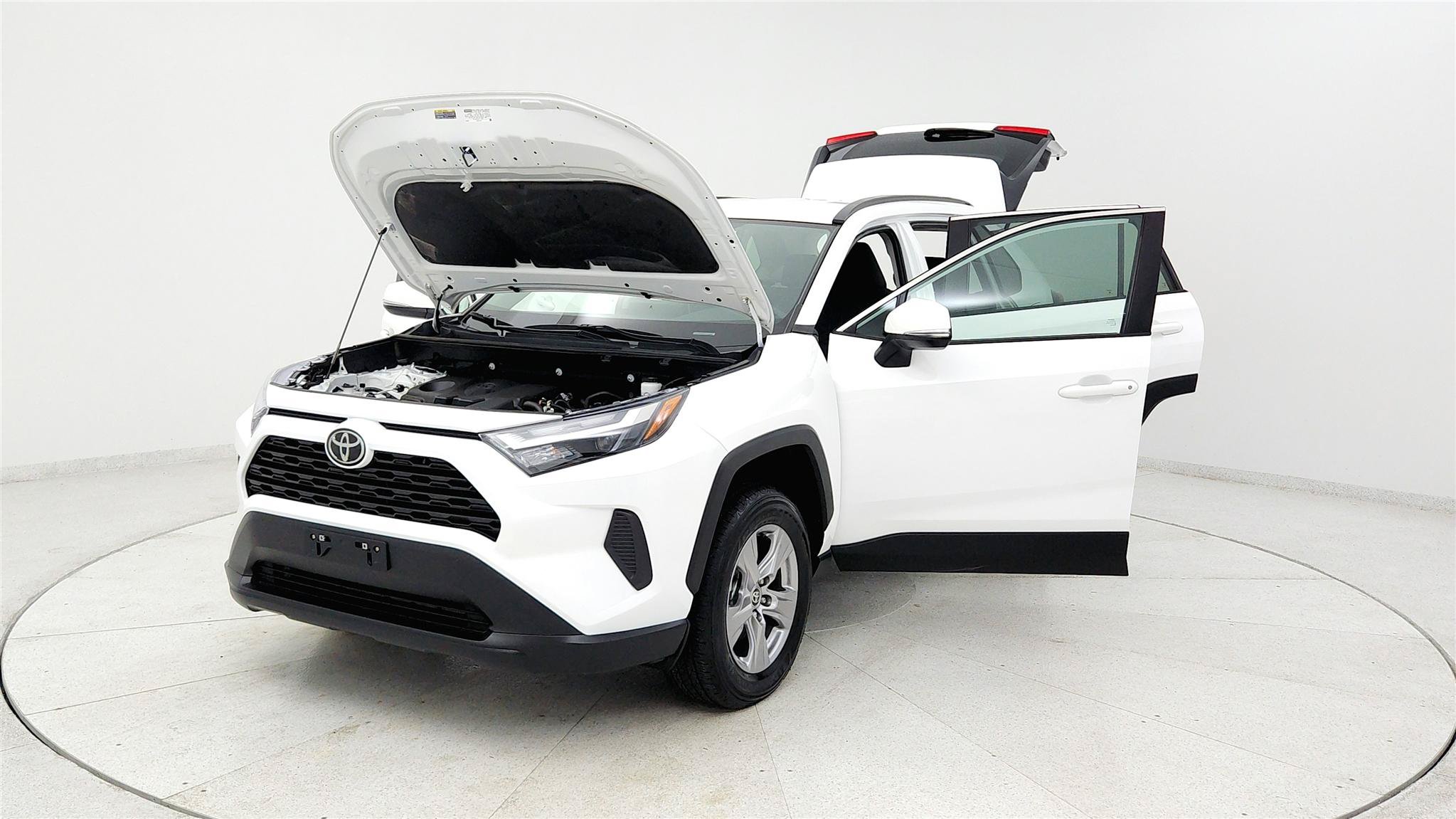 Used 2025 Toyota RAV4 XLE FWD image 29