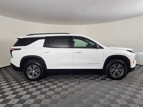 Used 2025 Chevrolet Traverse LT w/ Driver Confidence Package FWD image 2