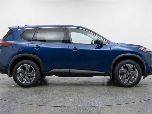 Used 2025 Nissan Rogue SV AWD/4WD image 11