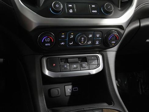 Used 2023 GMC Acadia SLE w/ Driver Convenience Package image 15