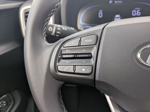 Used 2024 Hyundai Venue SEL FWD image 24