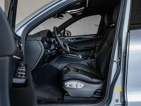 Used 2025 Porsche Macan image 5
