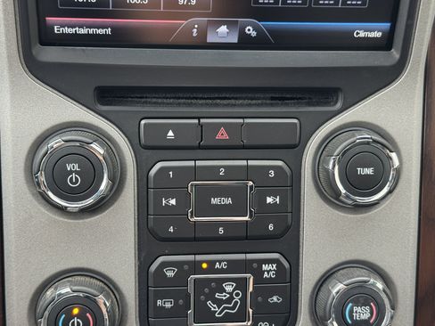 Used 2015 Ford F250 Lariat w/ Lariat Ultimate Package AWD/4WD image 18
