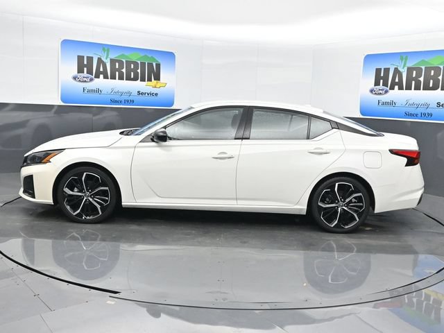 Used 2024 Nissan Altima 2.5 SR FWD image 2