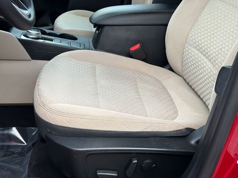 Used 2020 Ford Escape SE image 12