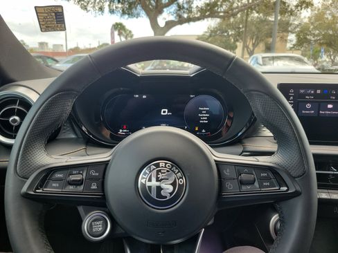 Used 2025 Alfa Romeo Tonale image 16
