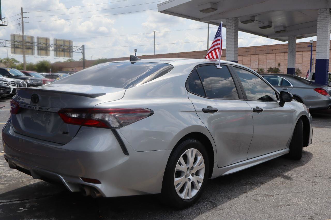 Used 2021 Toyota Camry SE FWD image 5