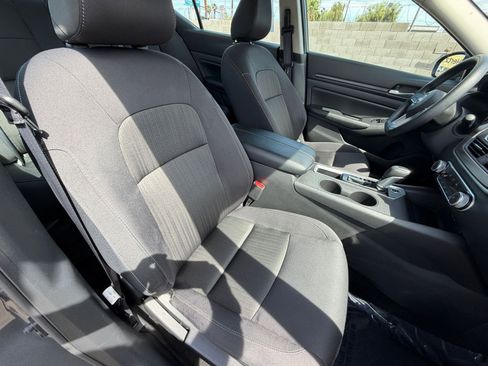 Used 2025 Nissan Altima 2.5 SV FWD image 36