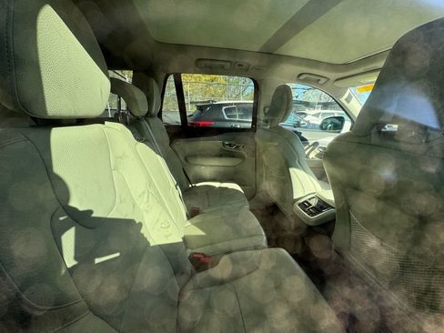 Used 2023 Volvo XC90 B5 Core w/ Protection Package Premier image 4