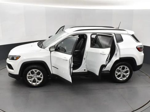Used 2024 Jeep Compass Latitude AWD/4WD image 7