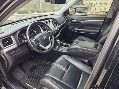 Used 2017 Toyota Highlander SE image 10