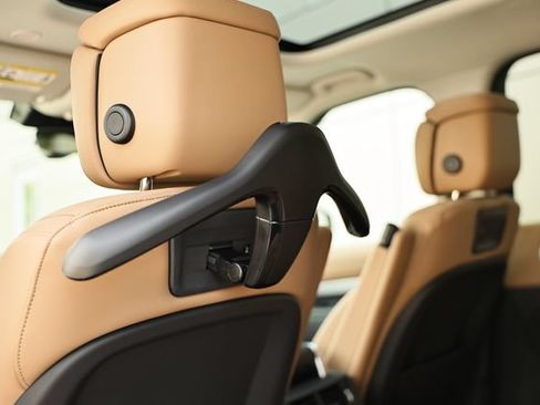 New 2026 Land Rover Discovery Limited Edition AWD/4WD image 39