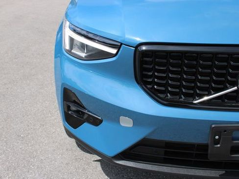 Used 2025 Volvo XC40 B5 Plus image 40