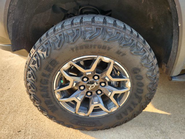 Used 2024 Chevrolet Colorado ZR2 w/ LPO, Sports Bar Package AWD/4WD image 8