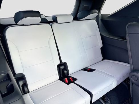 New 2026 Chevrolet Traverse High Country w/ LPO, Floor Liner Package image 29