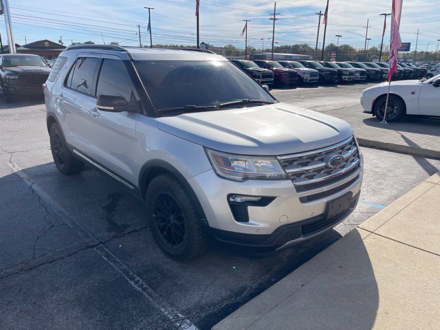 Used 2018 Ford Explorer XLT w/ Equipment Group 202A AWD/4WD image 3