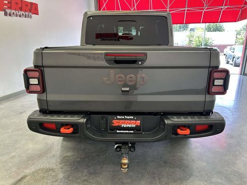 Used 2025 Jeep Gladiator Mojave AWD/4WD image 4