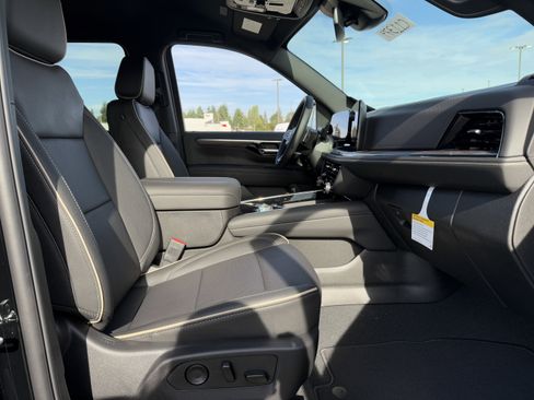 New 2026 Chevrolet Suburban Premier image 22