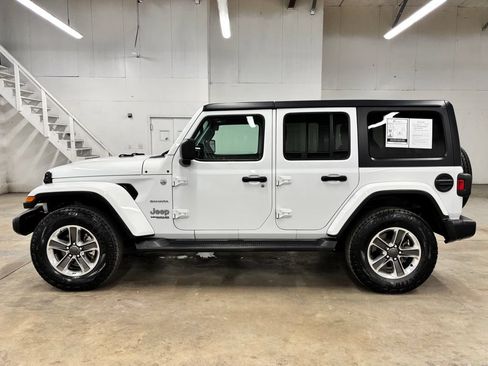Used 2021 Jeep Wrangler Unlimited Sahara AWD/4WD image 4