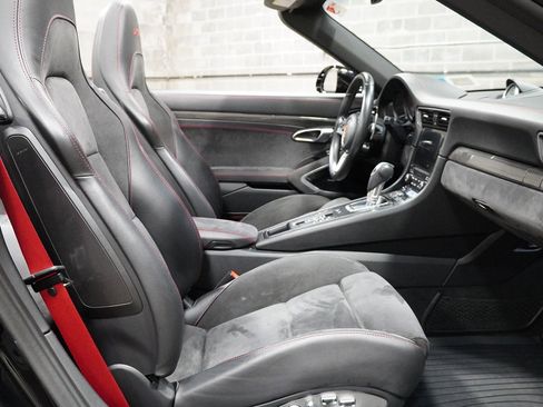 Used 2019 Porsche 911 Carrera 4 GTS image 37