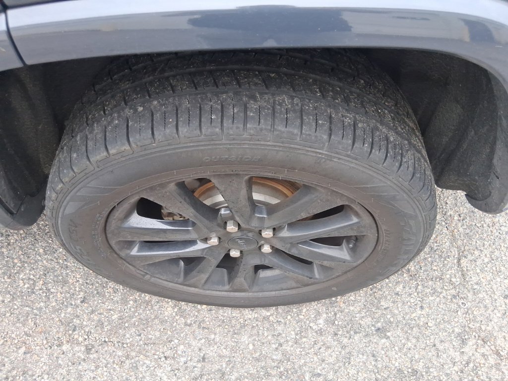 Used 2018 Jeep Grand Cherokee Altitude AWD/4WD image 9
